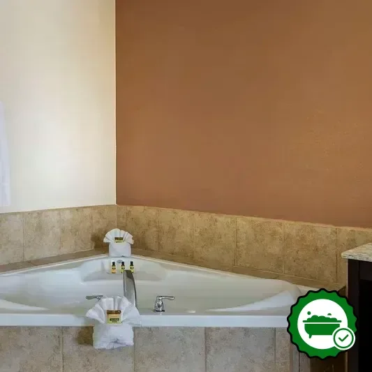 Hotels with jacuzzi in room in Dodge City