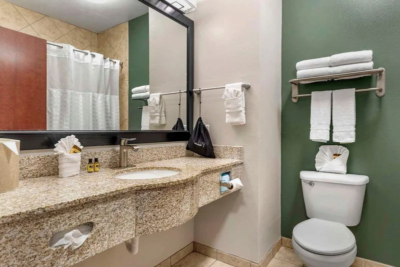 Hotels with jacuzzi in room in Duncanville