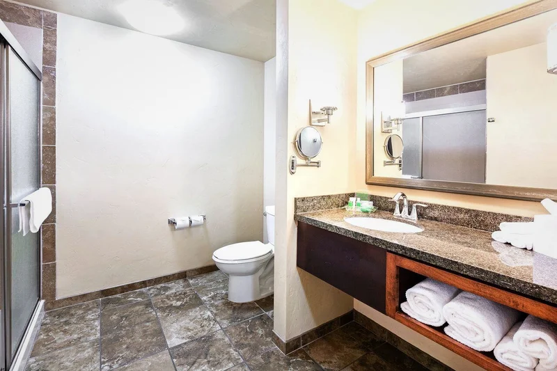 Hotels with jacuzzi in room in Durango