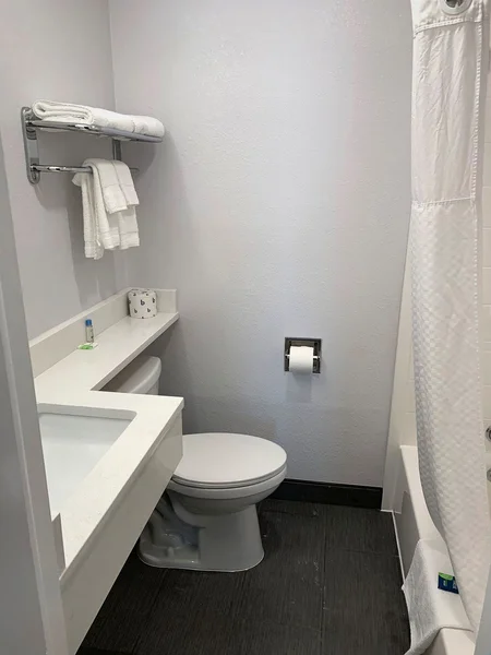 Hotels with jacuzzi in room in East Syracuse