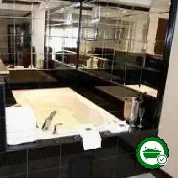 Hotels with jacuzzi in room in East Windsor