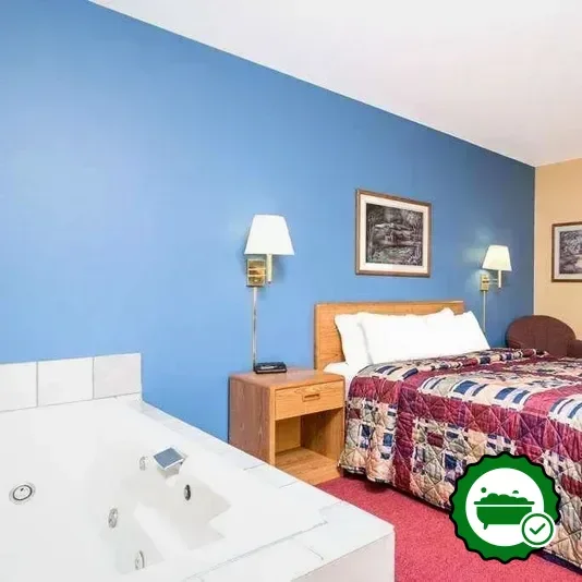 Hotels with jacuzzi in room in Eau Claire