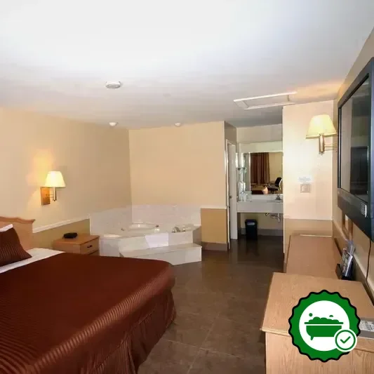 Hotels with jacuzzi in room in Edinburg