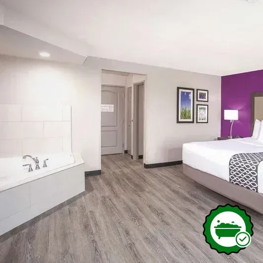 Hotels with jacuzzi in room in Effingham