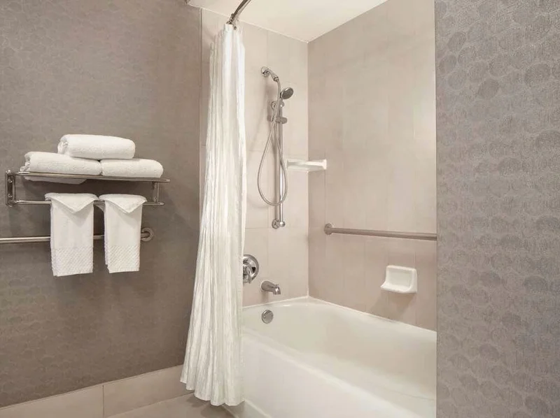 Hotels with jacuzzi in room in El Paso
