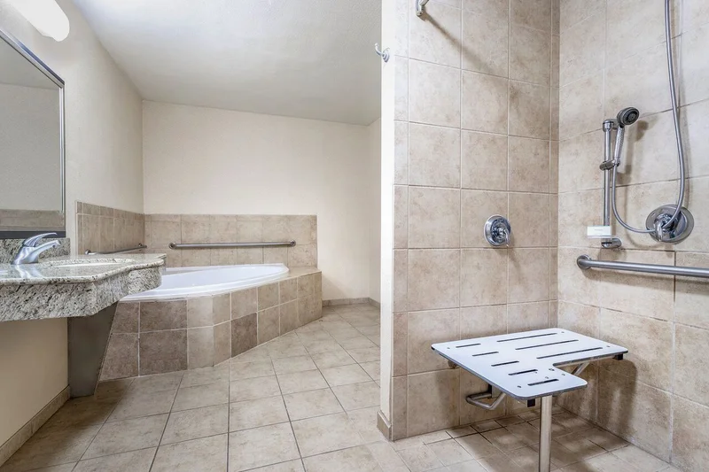 Hotels with jacuzzi in room in Elk Grove