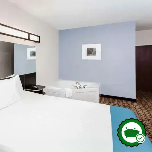 Hotels with jacuzzi in room in Elkhart