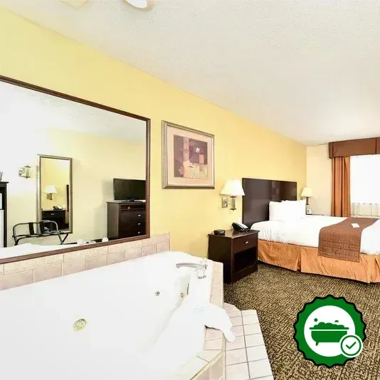 Hotels with jacuzzi in room in Elyria