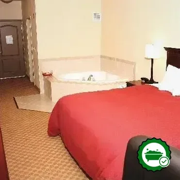 Hotels with jacuzzi in room in Emporia