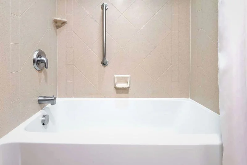 Hotels with jacuzzi in room in Enfield