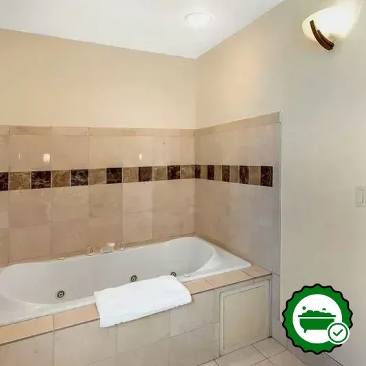 Hotels with jacuzzi in room in Englewood