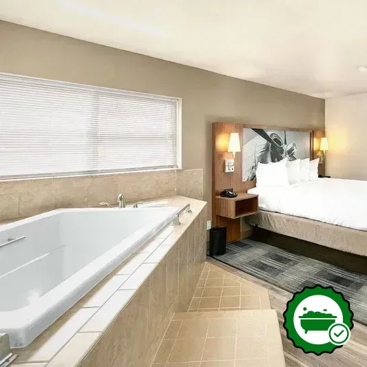 Hotels with jacuzzi in room in Everett