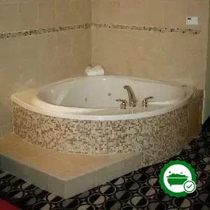 Hotels with jacuzzi in room in Fairview Heights
