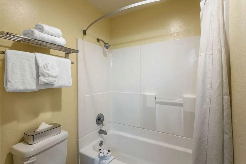 Hotels with jacuzzi in room in Flagstaff