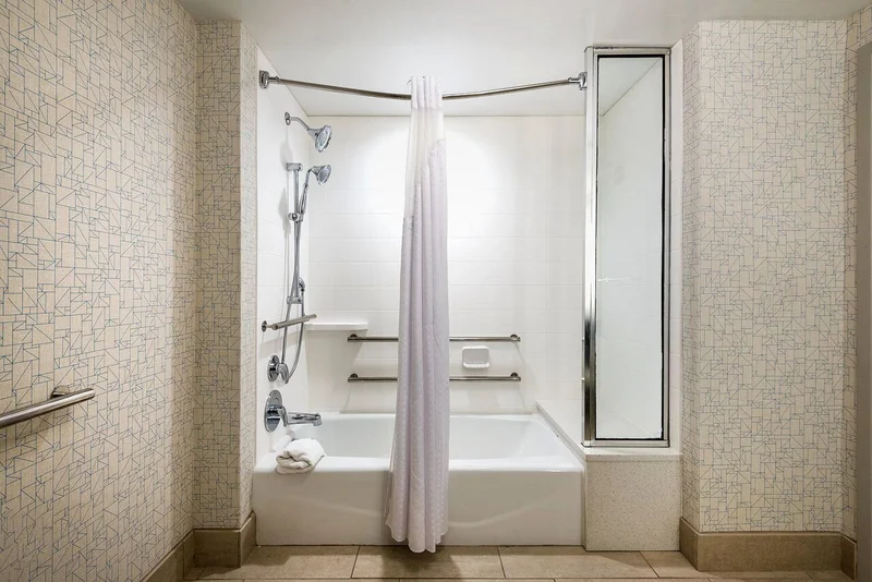 Hotels with jacuzzi in room in Florence