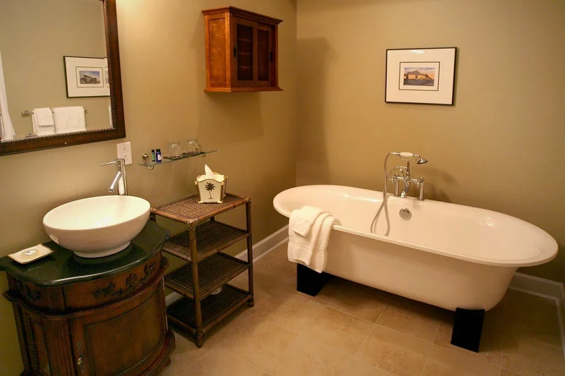 Hotels with jacuzzi in room in Folly Beach