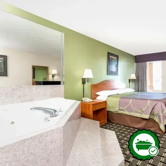 Hotels with jacuzzi in room in Forsyth