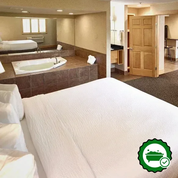 Hotels with jacuzzi in room in Fridley