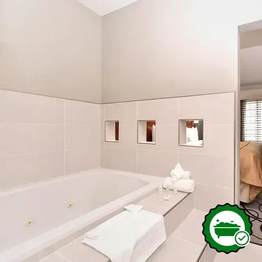 Hotels with jacuzzi in room in Frisco