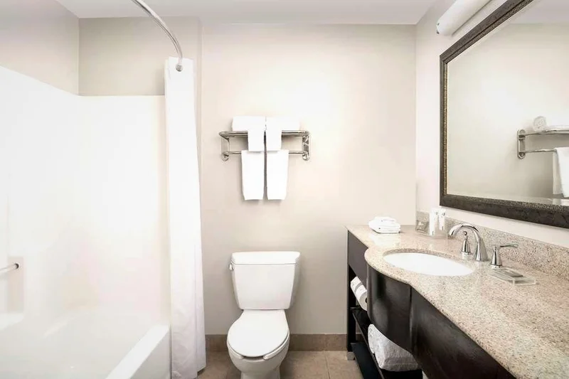 Hotels with jacuzzi in room in Gainesville