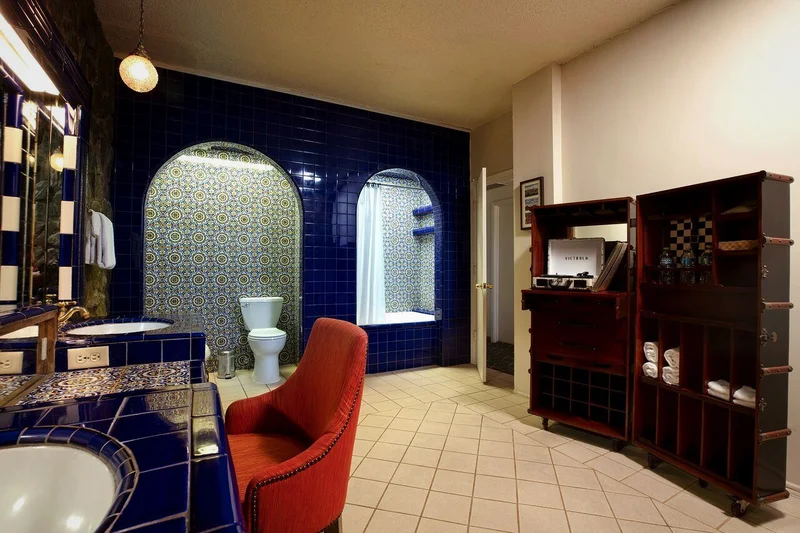 Hotels with jacuzzi in room in Gallup