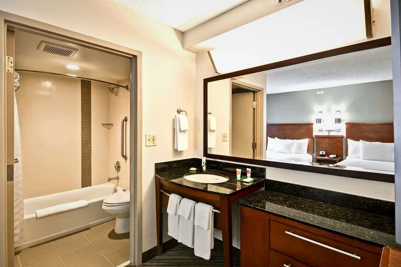 Hotels with jacuzzi in room in Garland