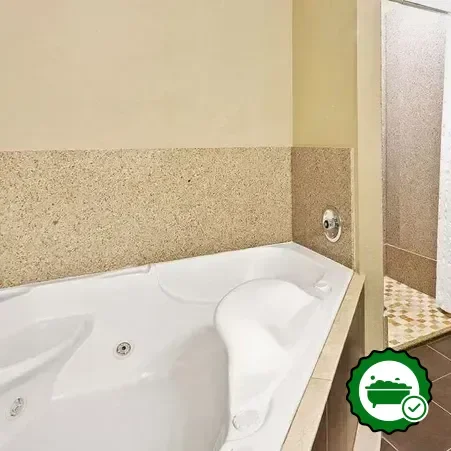 Hotels with jacuzzi in room in Georgetown