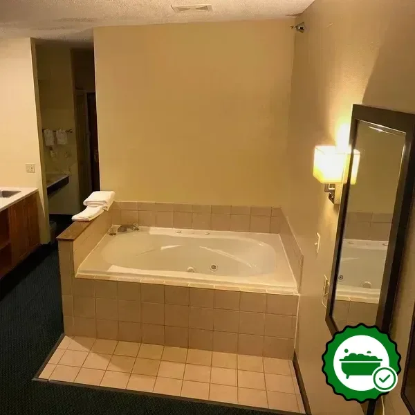 Hotels with jacuzzi in room in Glendive
