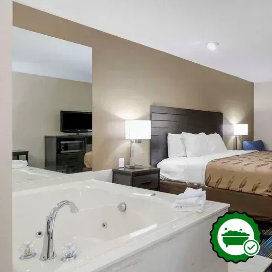 Hotels with jacuzzi in room in Grandville