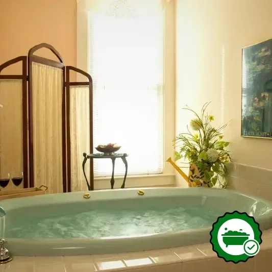 Hotels with jacuzzi in room in Green Bay