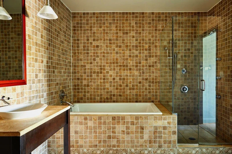 Hotels with jacuzzi in room in Greenport
