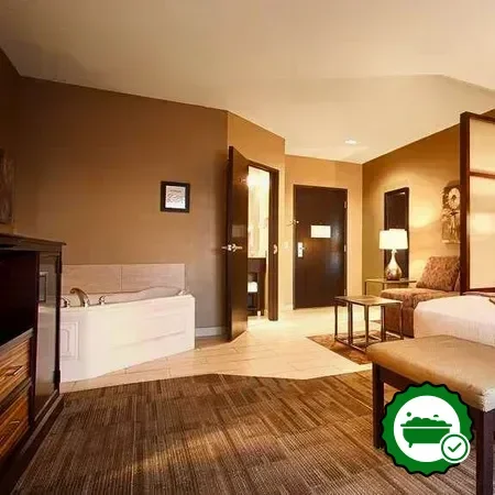 Hotels with jacuzzi in room in Greensburg