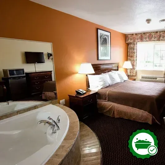 Hotels with jacuzzi in room in Grove City