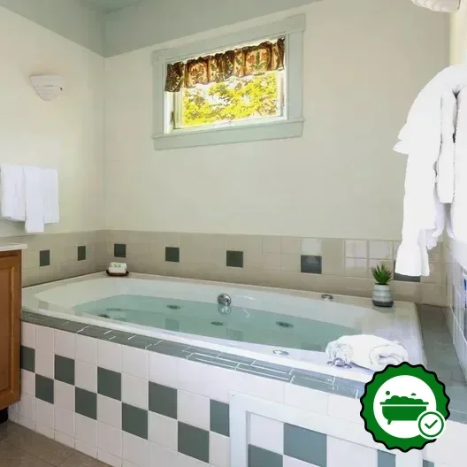 Hotels with jacuzzi in room in Hallowell