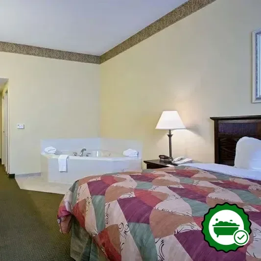 Hotels with jacuzzi in room in Hampton