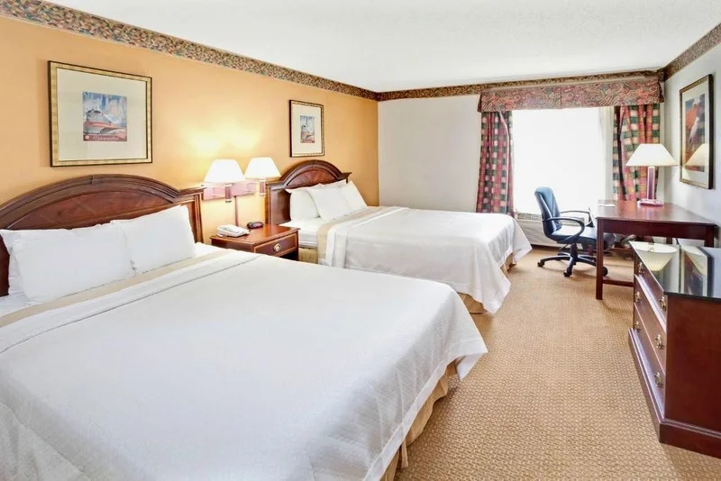 Hotels with jacuzzi in room in Harvey