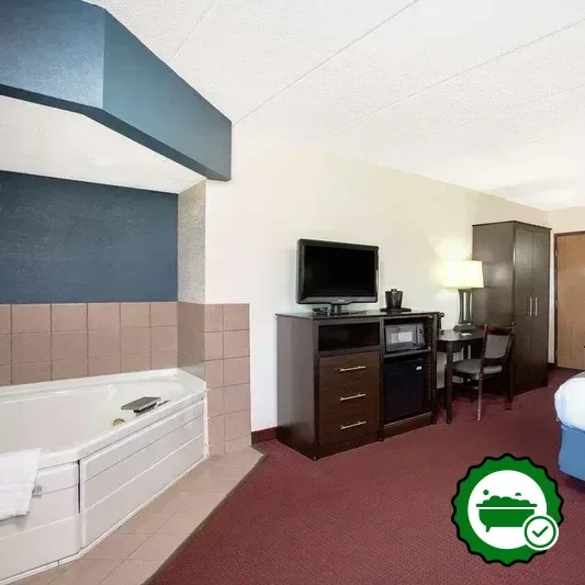 Hotels with jacuzzi in room in Hayward