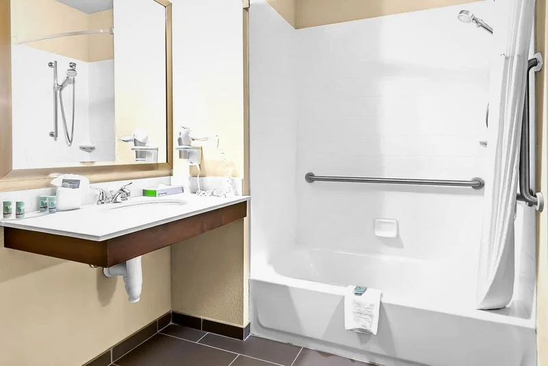Hotels with jacuzzi in room in Hazelwood