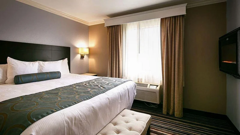 Hotels with jacuzzi in room in Hemet