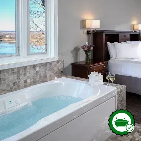 In-room jacuzzi at Hermann Hill in Hermann