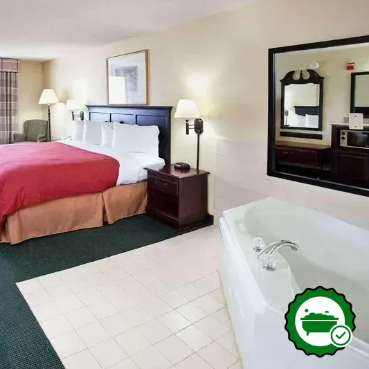 Hotels with jacuzzi in room in Hiram
