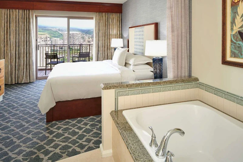 Hotels with jacuzzi in room in Honolulu