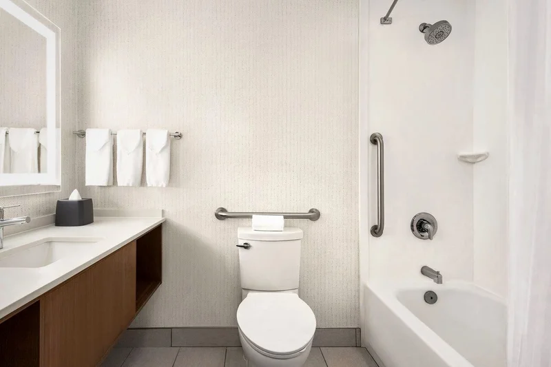 Hotels with jacuzzi in room in Hoover