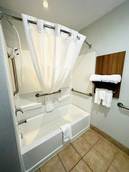 Hotels with jacuzzi in room in Houma