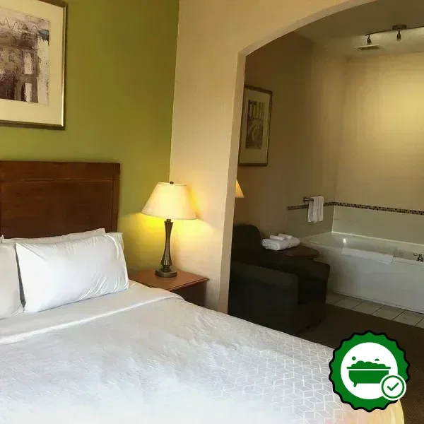 Hotels with jacuzzi in room in Howell