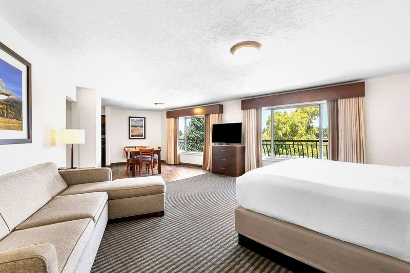 Hotels with jacuzzi in room in Idaho Falls