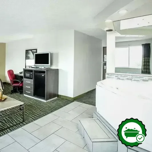Hotels with jacuzzi in room in Independence