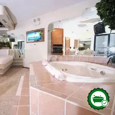 Hotels with jacuzzi in room in Indianapolis