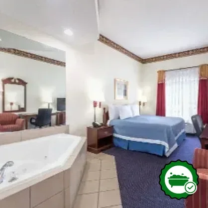 Hotels with jacuzzi in room in Jesup