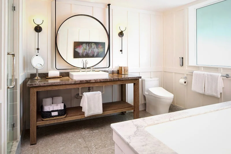 Hotels with jacuzzi in room in Kahuku